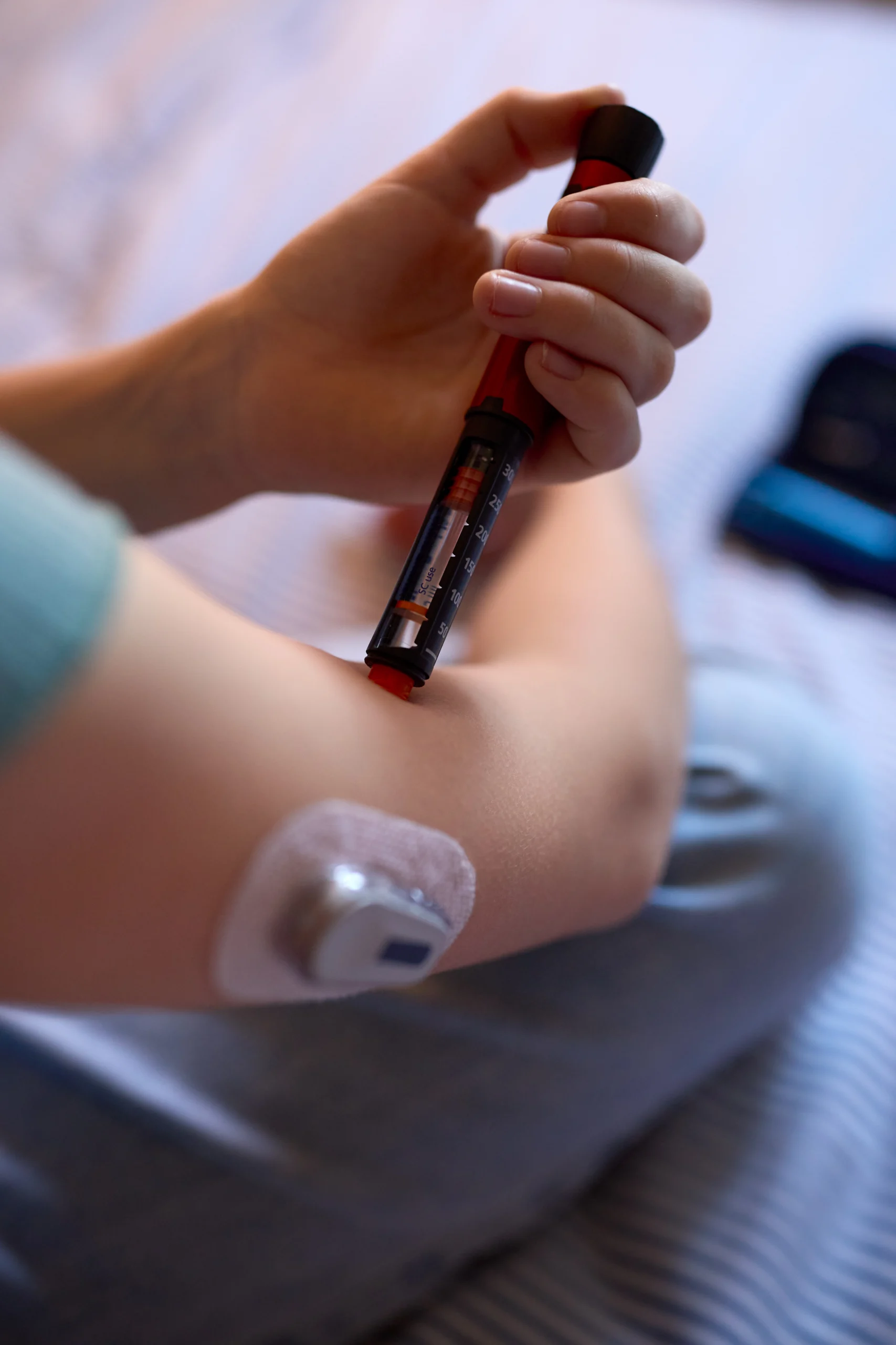 close up of a girl with diabetes injecting insulin